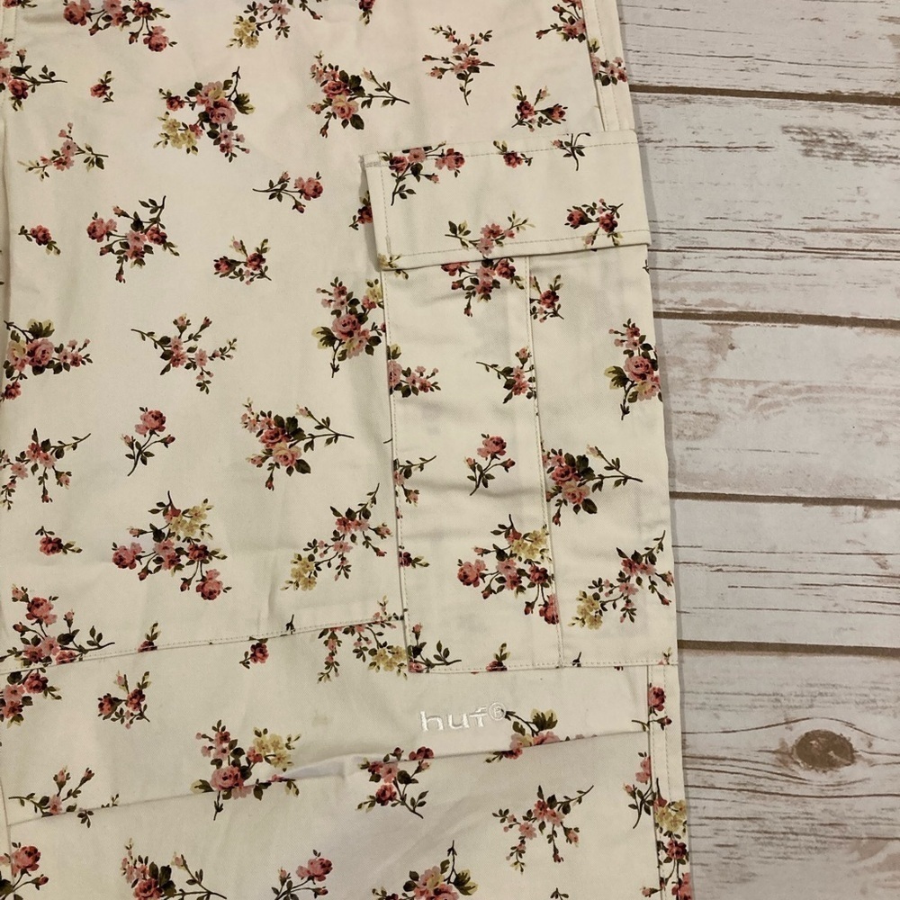 HUF co-ord utility cargo trousers in white with all over floral print Size XL - Picture 9 of 16